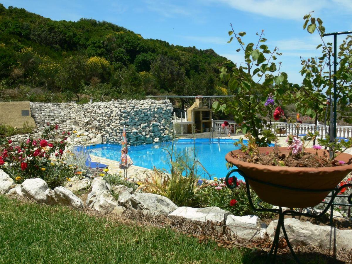 Angela Apartments Pool Gardens And Sea Views Agios Stefanos Avliotes  Eksteriør billede